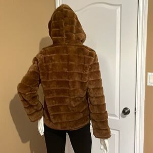 Faux fur jacket//size 2XL -fits XL